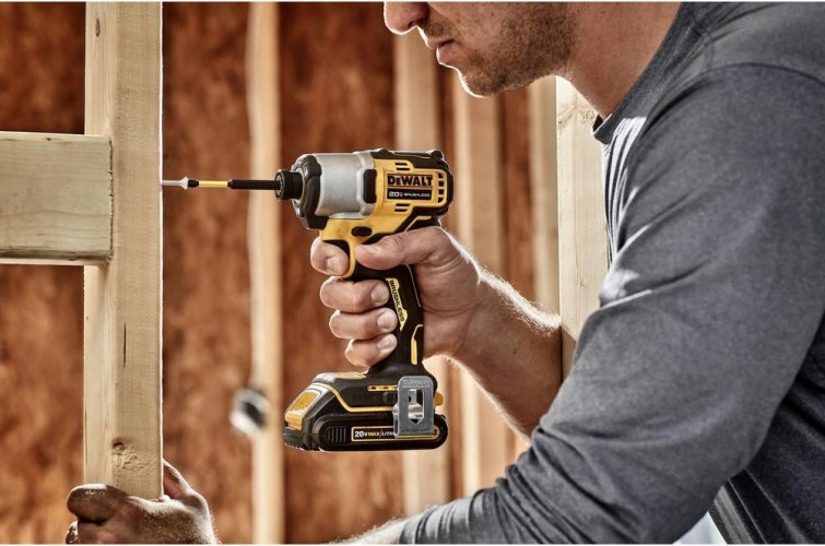 DeWALT DCF 840 N